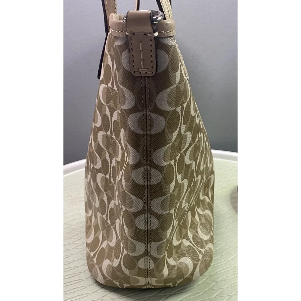 COACH Womens Signature Park Metro Dream C Tote Handbag Purse Tan &White 14x9x4‎